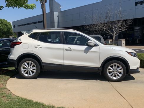 Used 2017 Nissan Rogue Sport SV w/ SV Premium Package image 11
