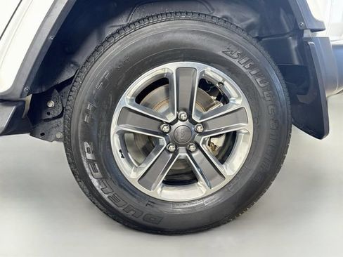 Used 2019 Jeep Wrangler Unlimited Sahara AWD/4WD image 36