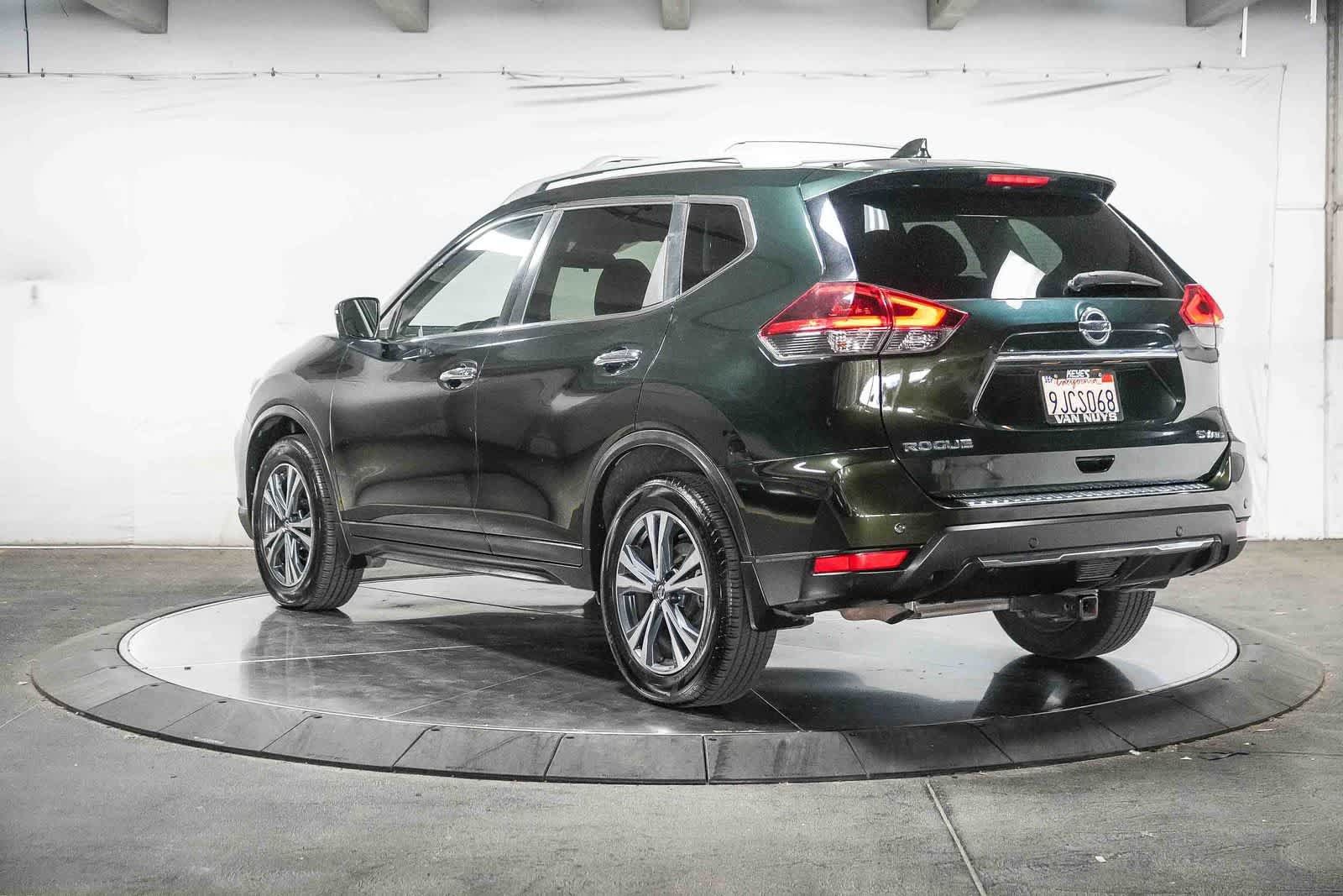 Used 2019 Nissan Rogue SV w/ Sun & Sound Touring Package AWD/4WD image 4