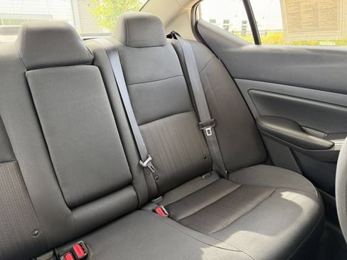 Used 2025 Nissan Altima 2.5 SV FWD image 37