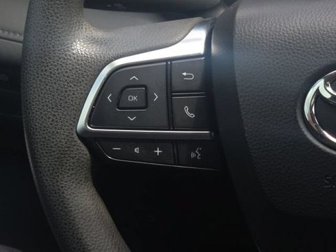 Used 2021 Toyota Highlander L FWD image 37