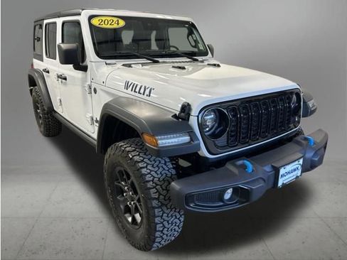 Used 2024 Jeep Wrangler Unlimited AWD/4WD image 8