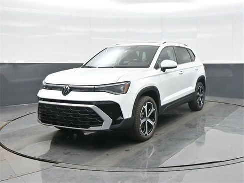 New 2026 Volkswagen Taos SEL image 3