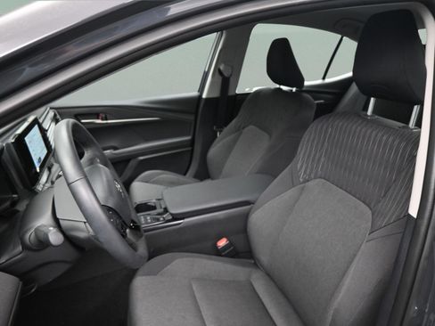 Used 2025 Toyota Camry LE FWD image 33