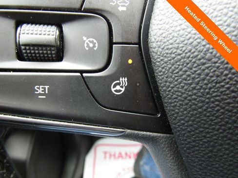 Used 2025 Chevrolet Trax LT w/ LT Convenience Package FWD image 6