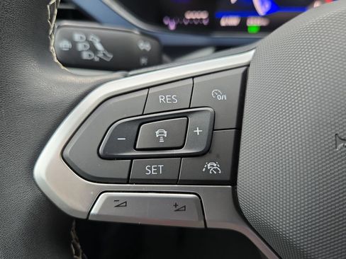 Used 2023 Volkswagen Taos SE w/ Panoramic Sunroof Package FWD image 18