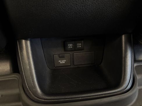 Used 2017 Toyota Highlander XLE AWD/4WD image 30