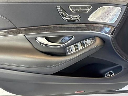 Used 2019 Mercedes-Benz S 560 Sedan image 17