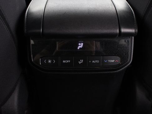 Used 2025 Toyota Highlander LE AWD/4WD image 29
