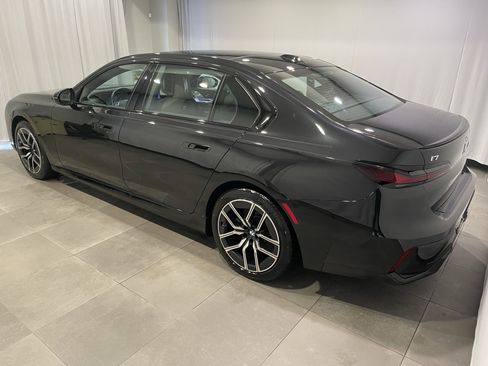 Used 2024 BMW i7 xDrive60 w/ Executive Package image 5