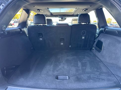 Used 2022 Jeep Grand Cherokee Overland w/ Luxury Tech Group IV image 17