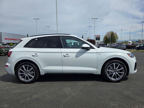 Used 2023 Audi Q5 e Premium Plus w/ Premium Plus Package AWD/4WD image 6