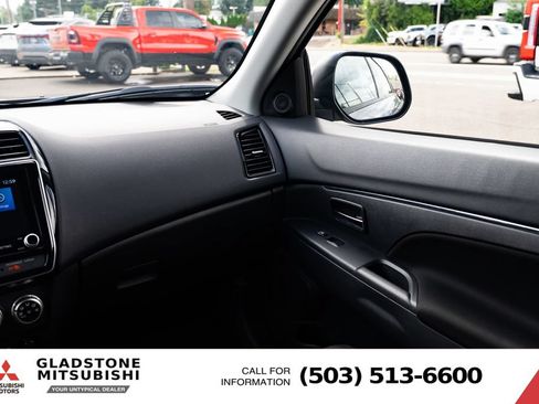 Used 2025 Mitsubishi Outlander Sport LE AWD/4WD image 11