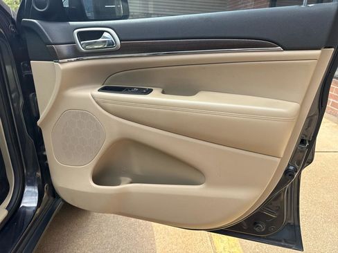 Used 2015 Jeep Grand Cherokee Limited image 23