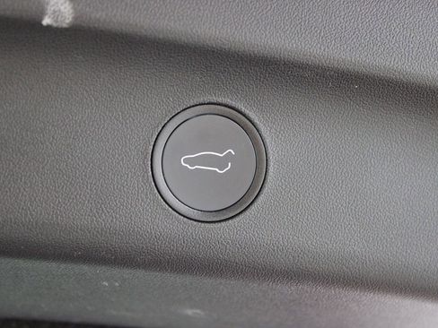 Used 2021 Tesla Model Y Long Range image 23