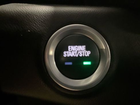 Used 2023 GMC Terrain SLT image 25