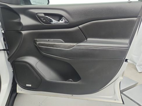 Used 2018 GMC Acadia SLT image 27