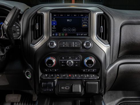 Used 2021 GMC Sierra 2500 Denali w/ Denali Black Diamond Edition image 20