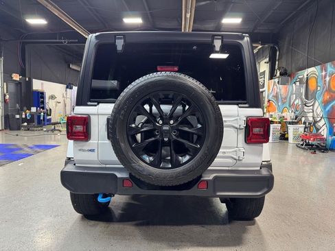 Used 2022 Jeep Wrangler Unlimited Sahara w/ Cold Weather Group AWD/4WD image 4