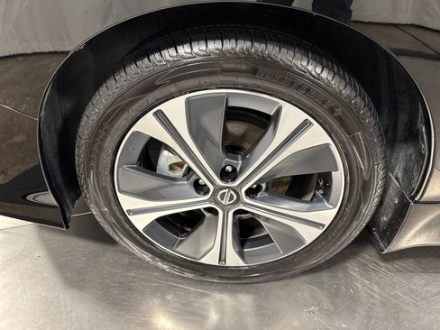 Used 2020 Nissan Leaf SV w/ SV Technology Package FWD image 4