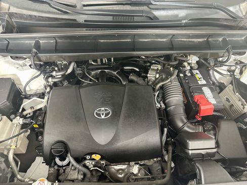 Used 2020 Toyota Highlander XLE AWD/4WD image 36