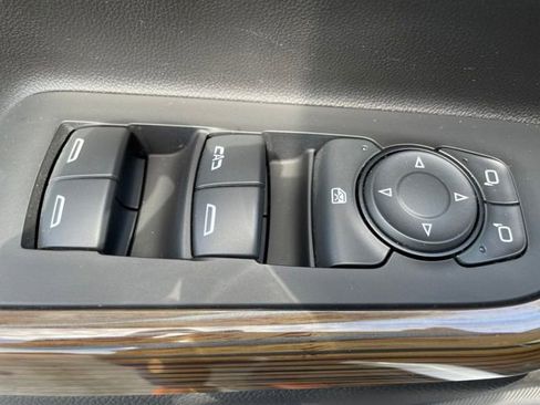Used 2023 GMC Acadia SLE w/ Driver Convenience Package FWD image 12