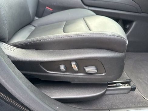 Certified 2023 Cadillac XT5 Premium Luxury FWD image 30
