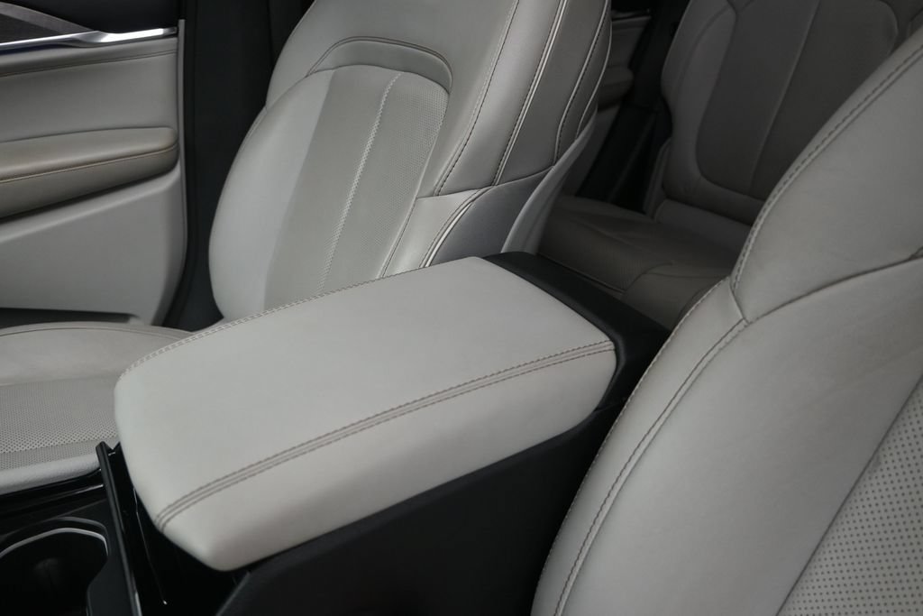 Used 2023 Jeep Grand Cherokee Overland RWD image 14