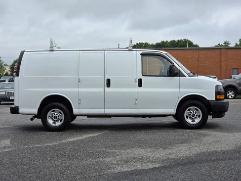 Used 2018 GMC Savana 2500 w/ Communications Package RWD image 7