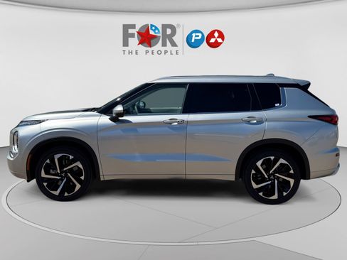 Used 2023 Mitsubishi Outlander SEL FWD image 2