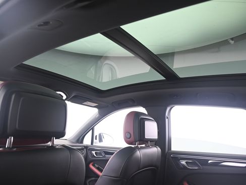 Certified 2024 Porsche Macan S AWD/4WD image 25
