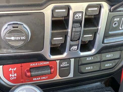 Used 2024 Jeep Wrangler Unlimited Sport AWD/4WD image 15