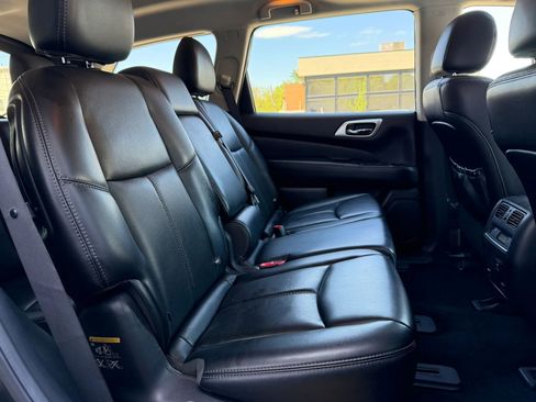 Used 2017 Nissan Pathfinder Platinum w/ Cargo Package image 15