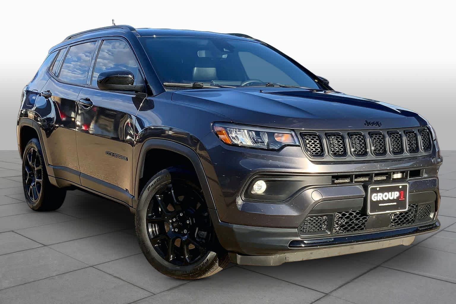 Used 2023 Jeep Compass Latitude AWD/4WD image 3