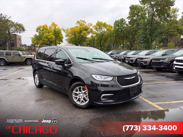 Certified 2026 Chrysler Pacifica Select FWD image 1