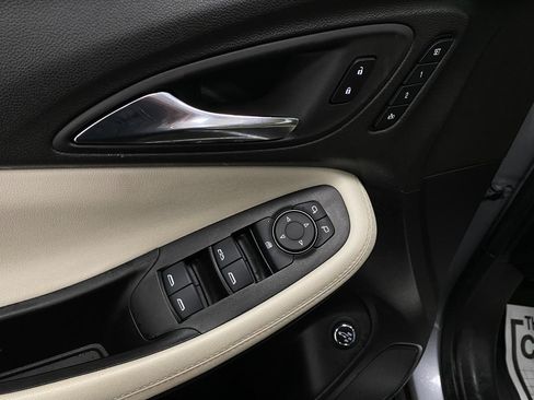 Used 2023 Buick Encore GX Essence w/ Experience Buick Package FWD image 28