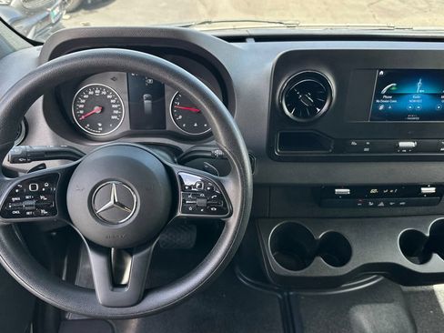 Used 2024 Mercedes-Benz Sprinter 2500 image 14