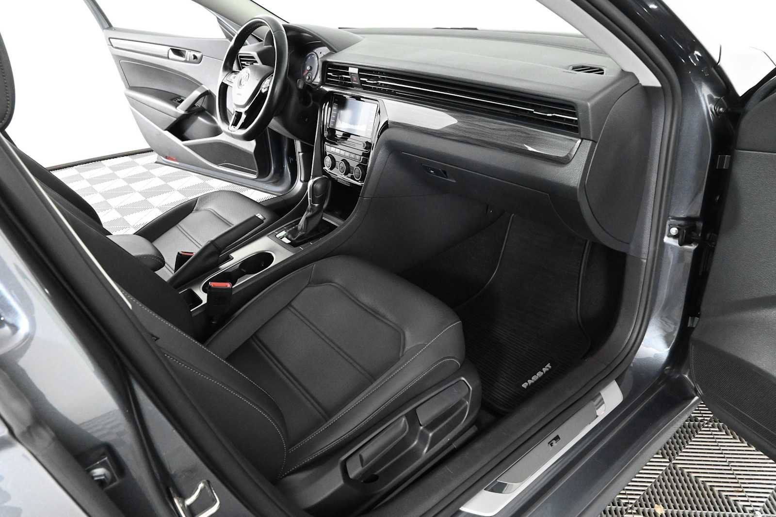 Used 2020 Volkswagen Passat 2.0T R-Line FWD image 9