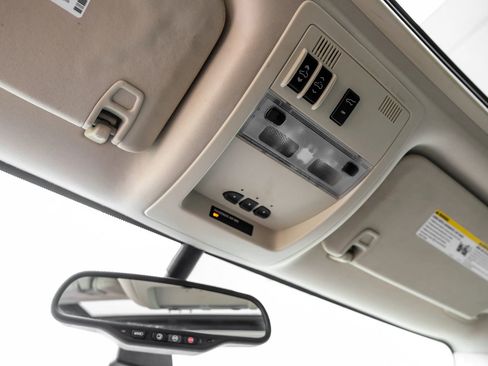 Used 2013 Cadillac Escalade Platinum image 27