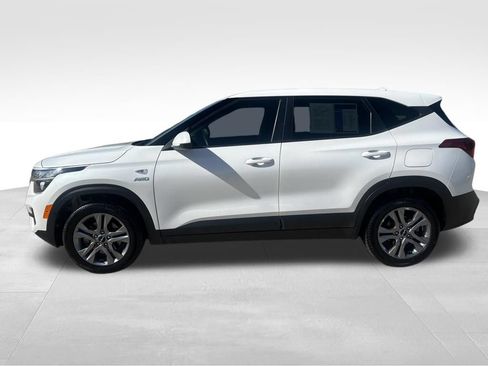 Used 2023 Kia Seltos LX AWD/4WD image 3