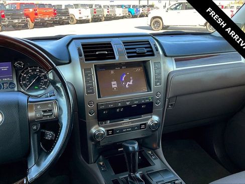 Used 2018 Lexus GX 460 image 9