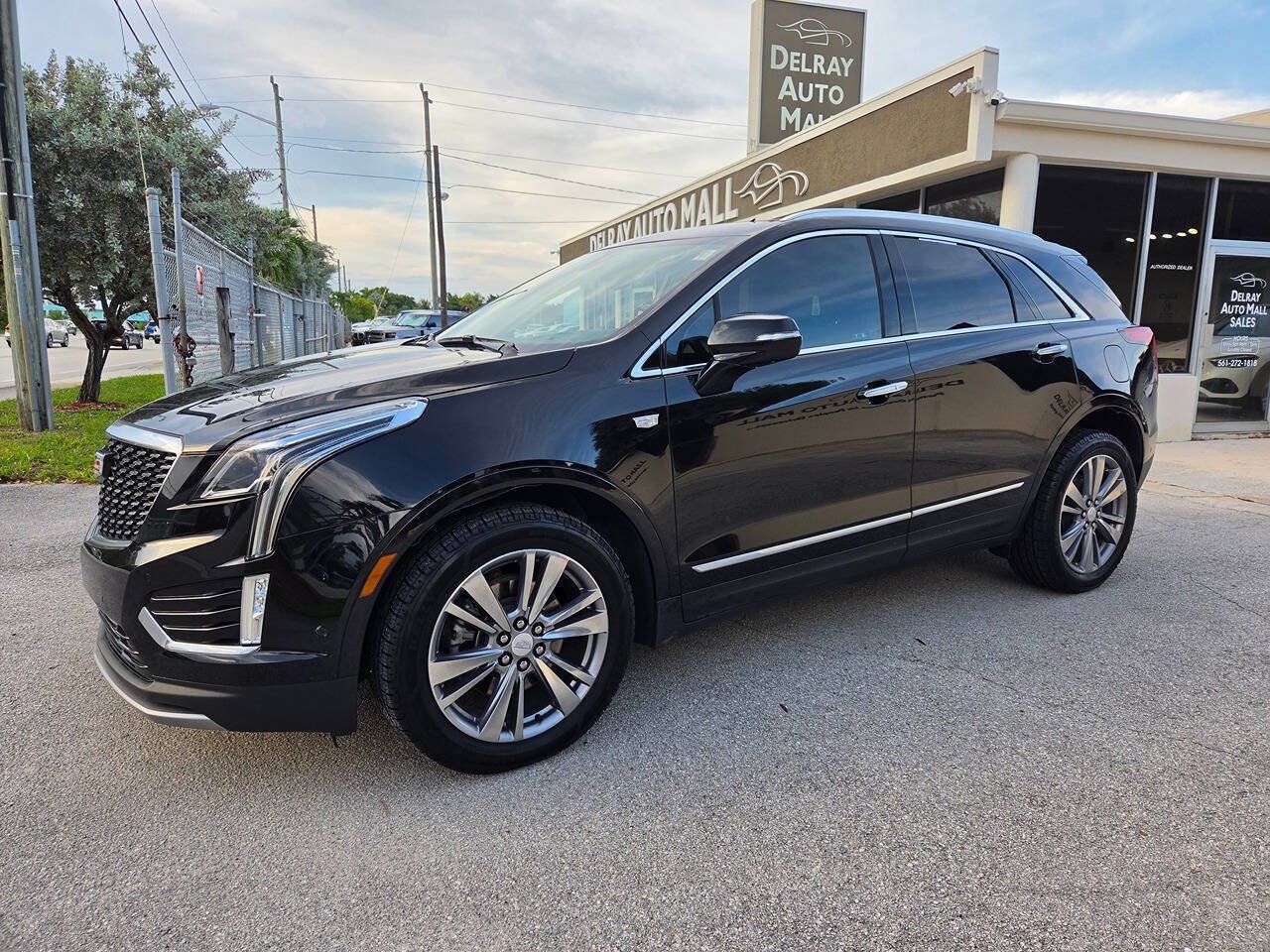 Used 2024 Cadillac XT5 Premium Luxury w/ Technology Package FWD image 1