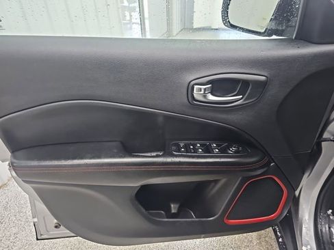 Used 2019 Jeep Compass Trailhawk image 10