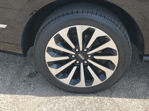 Certified 2023 Lincoln Navigator Reserve AWD/4WD image 7