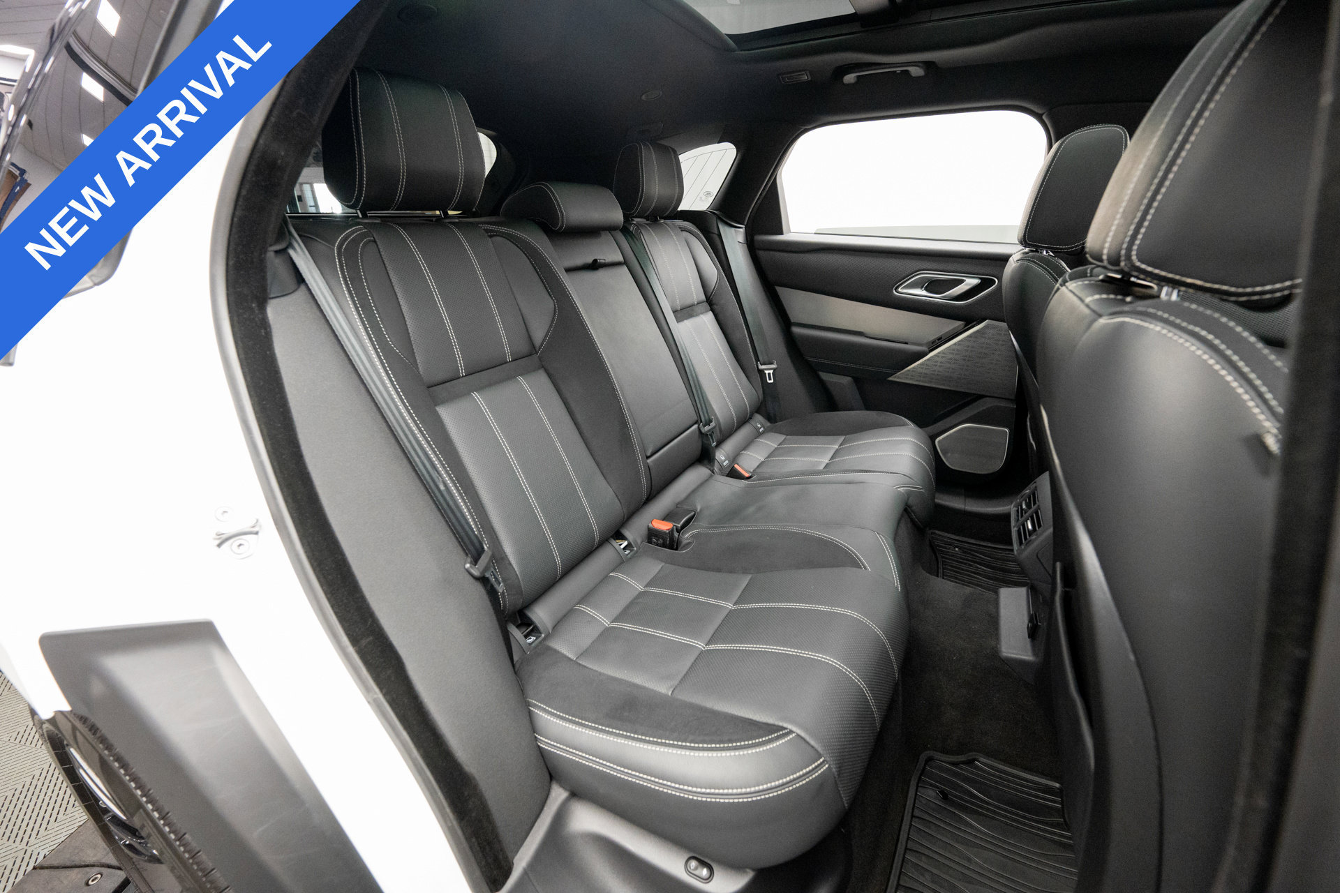 Used 2022 Land Rover Range Rover Velar R-Dynamic S AWD/4WD image 17
