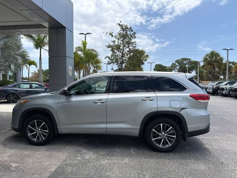 Used 2018 Toyota Highlander XLE AWD/4WD image 4
