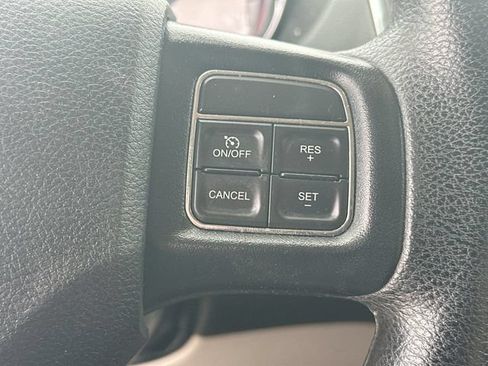 Used 2018 Dodge Grand Caravan SE w/ UConnect Hands-Free Group FWD image 40
