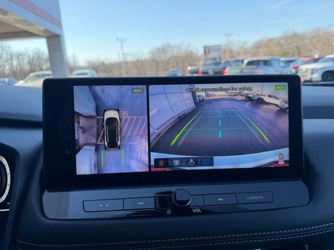 Certified 2025 Nissan Rogue SL image 17