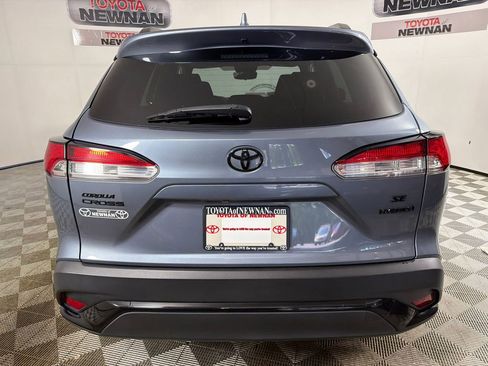 Used 2024 Toyota Corolla Cross SE image 4