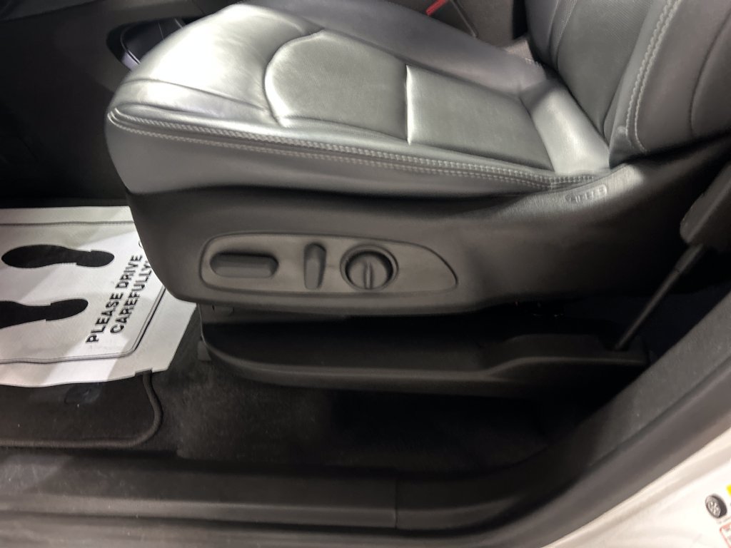 Used 2023 Buick Enclave Essence FWD image 13